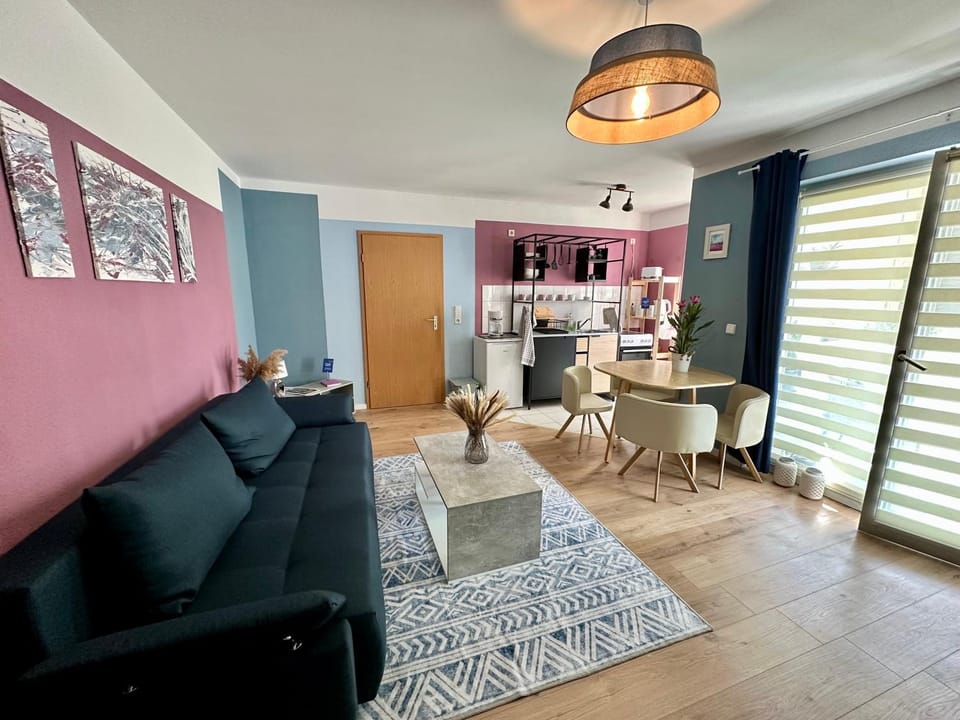 Kitchen or kitchenette, Living room, Seating area, Dining area, kitchen