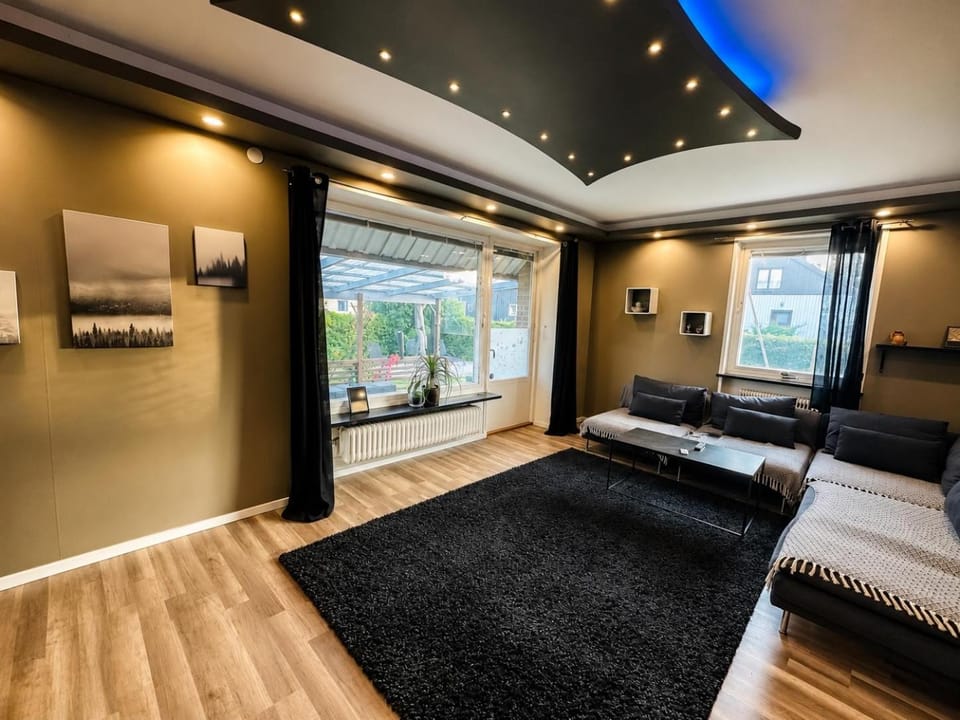 Modern lägenhet med trädgård på Österlen, nära hav & golf Apartment in Skåne County