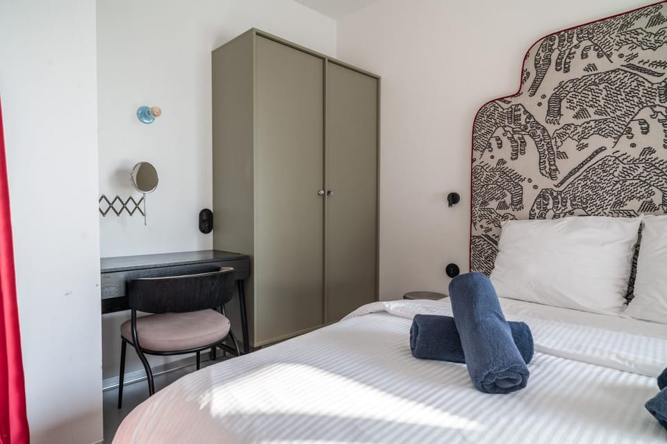 Bed, Photo of the whole room, Bedroom, wardrobe