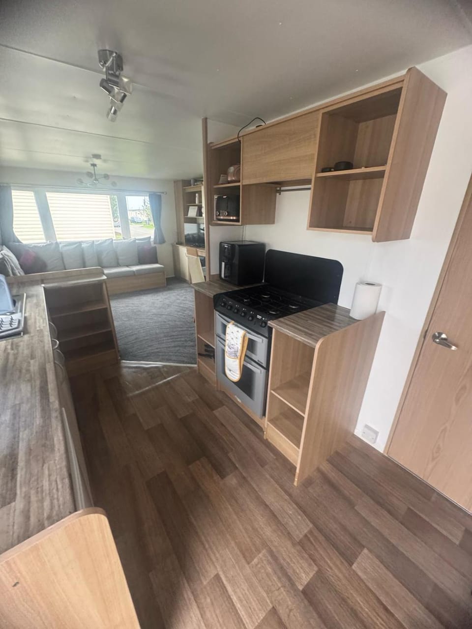 Kitchen or kitchenette, oven