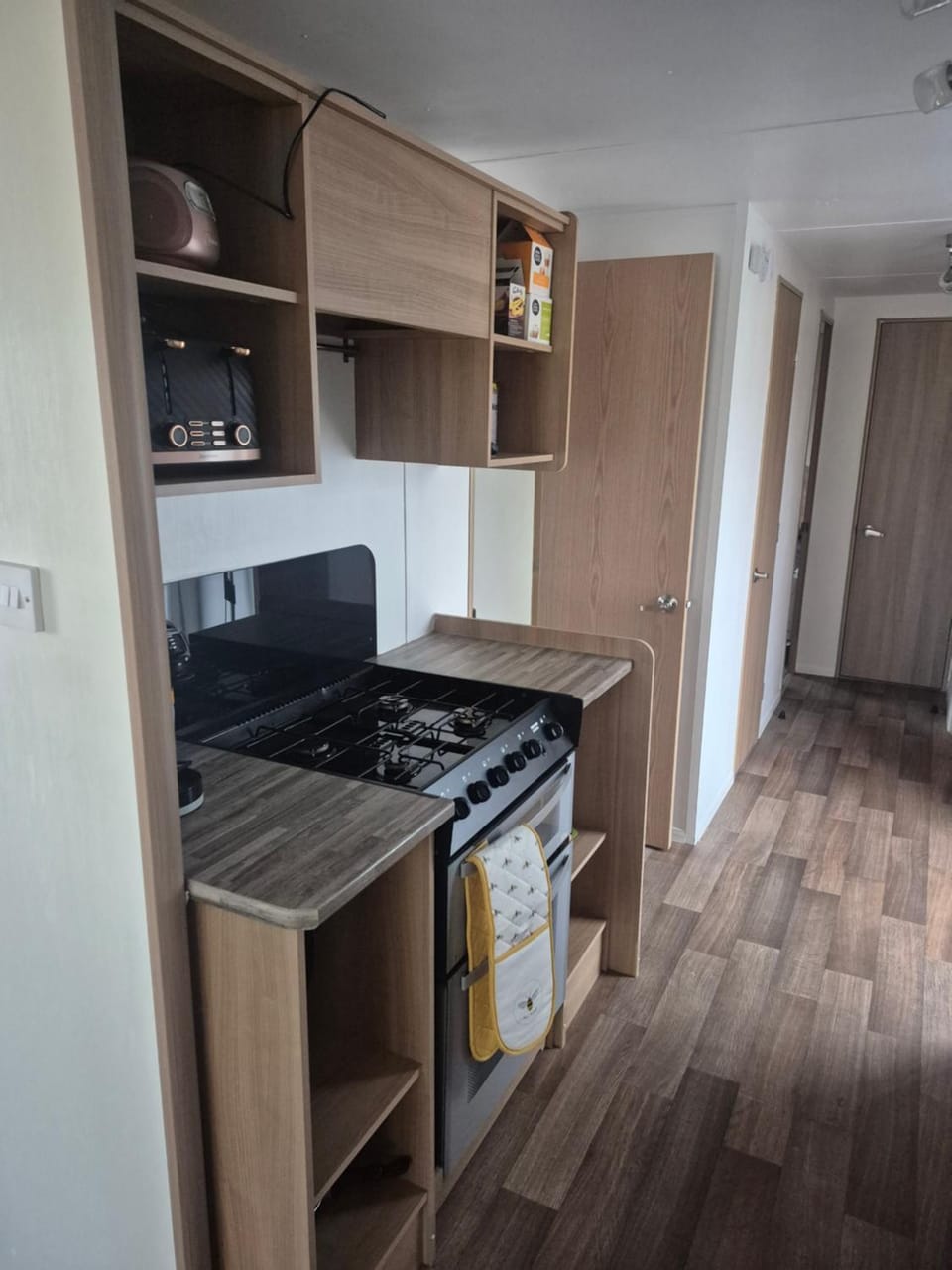 Kitchen or kitchenette, oven