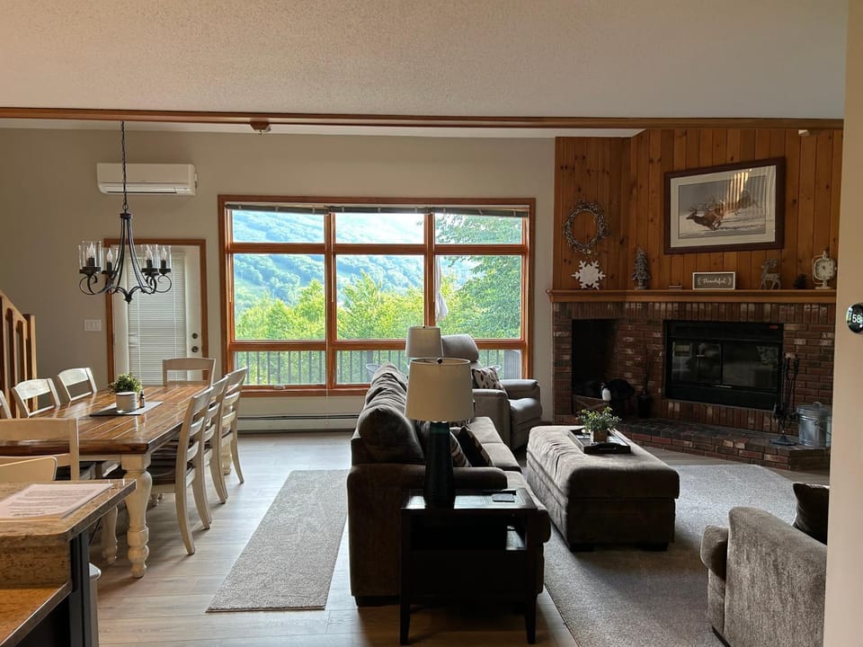 TV and multimedia, Living room, Dining area