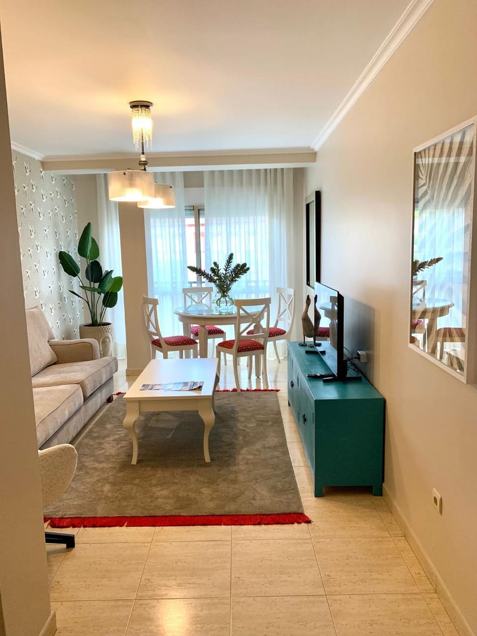 TV and multimedia, Living room, Seating area, Dining area