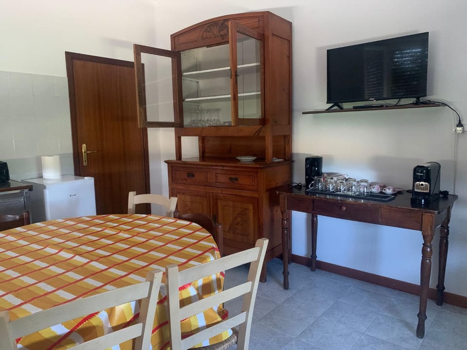 Communal lounge/ TV room, Kitchen or kitchenette, Dining area