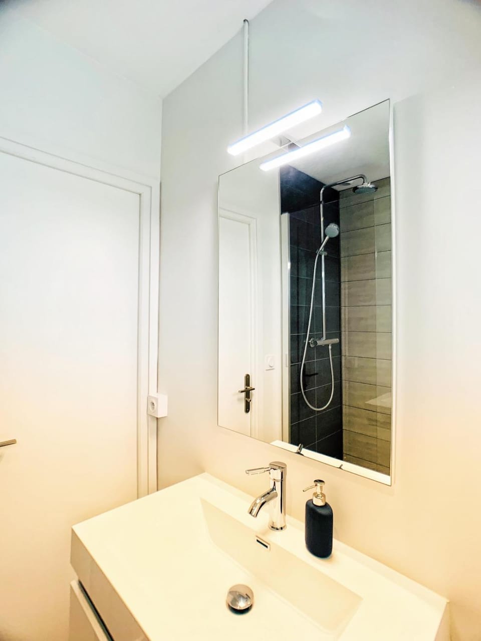 Superb Apartment with Parking Amboise 1 Apartment in Vannes
