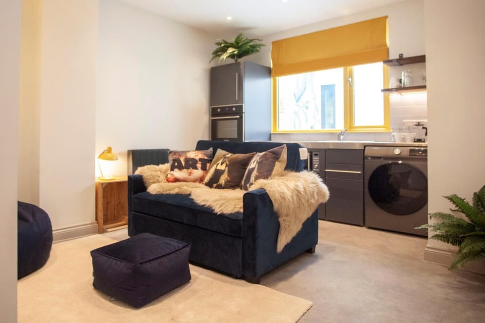 Kitchen or kitchenette, Living room, Seating area