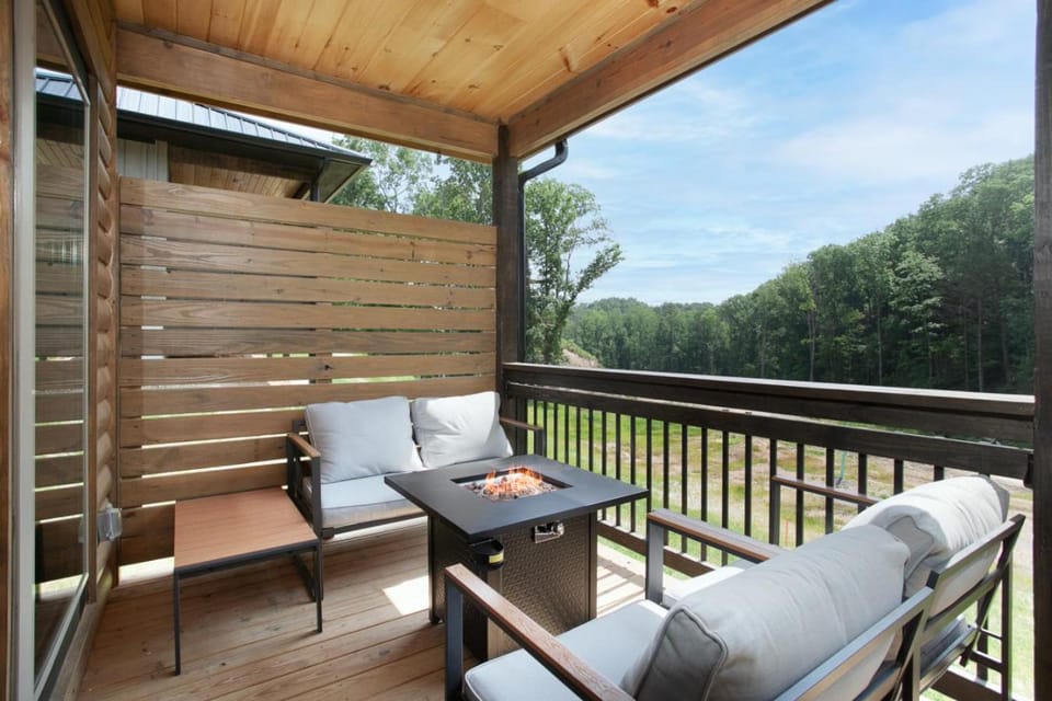 Winding Down: Modern Cabin Retreat Cabin in Pigeon Forge