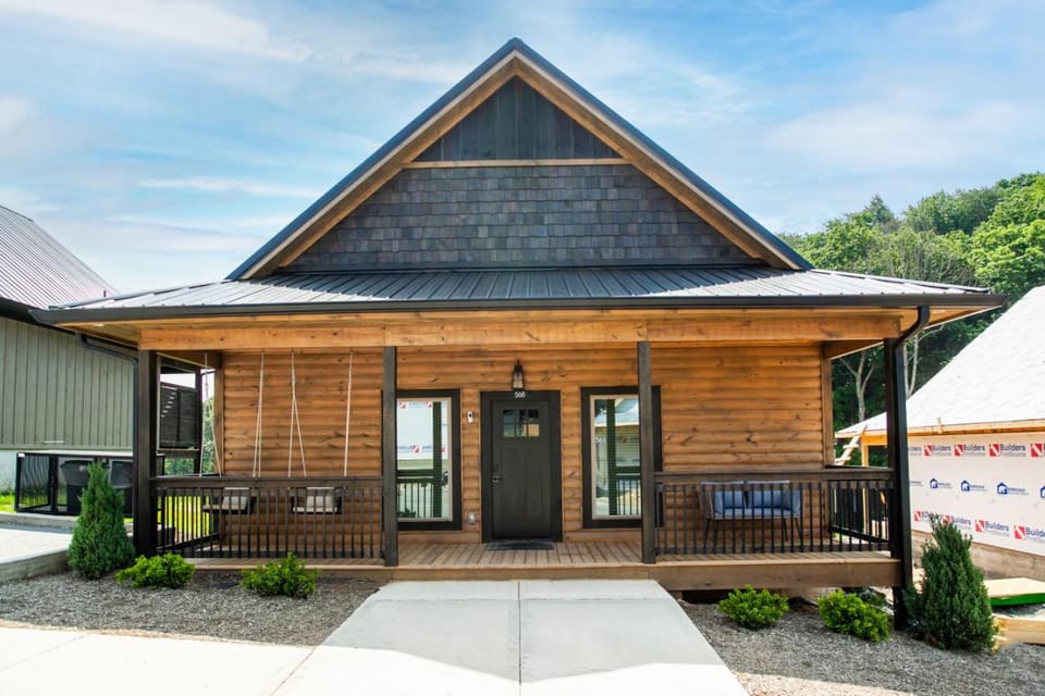 Winding Down: Modern Cabin Retreat Cabin in Pigeon Forge