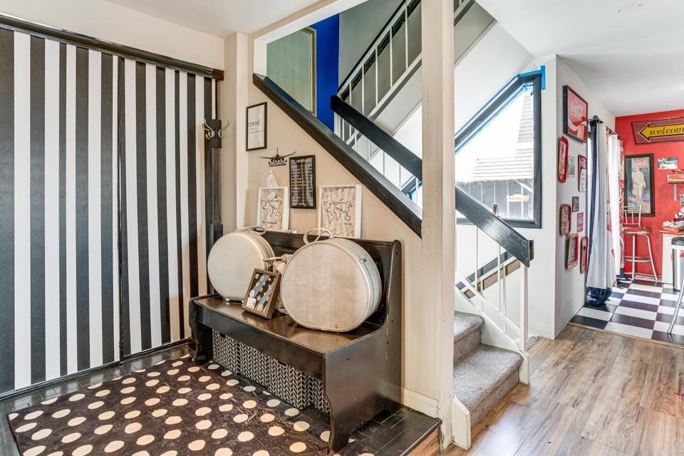 8 Mi to Dtwn Denver: Groovy Pet-Friendly Condo House in Denver
