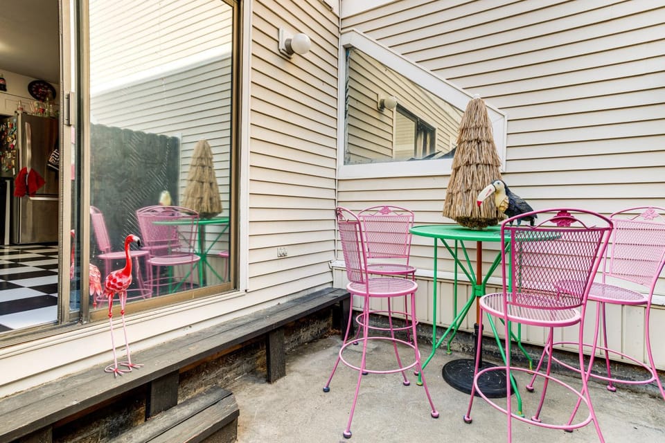 8 Mi to Dtwn Denver: Groovy Pet-Friendly Condo House in Denver