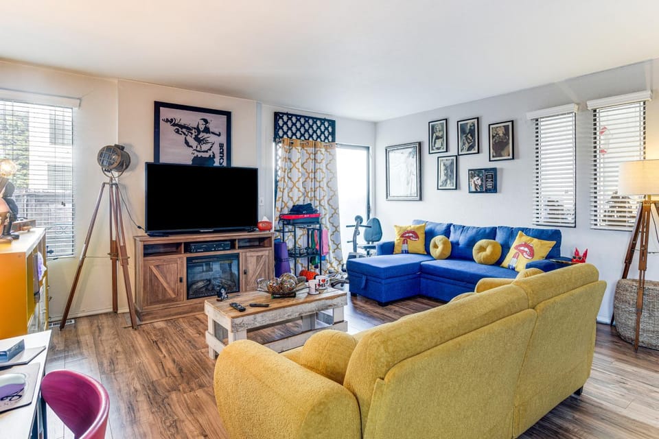 8 Mi to Dtwn Denver: Groovy Pet-Friendly Condo House in Denver