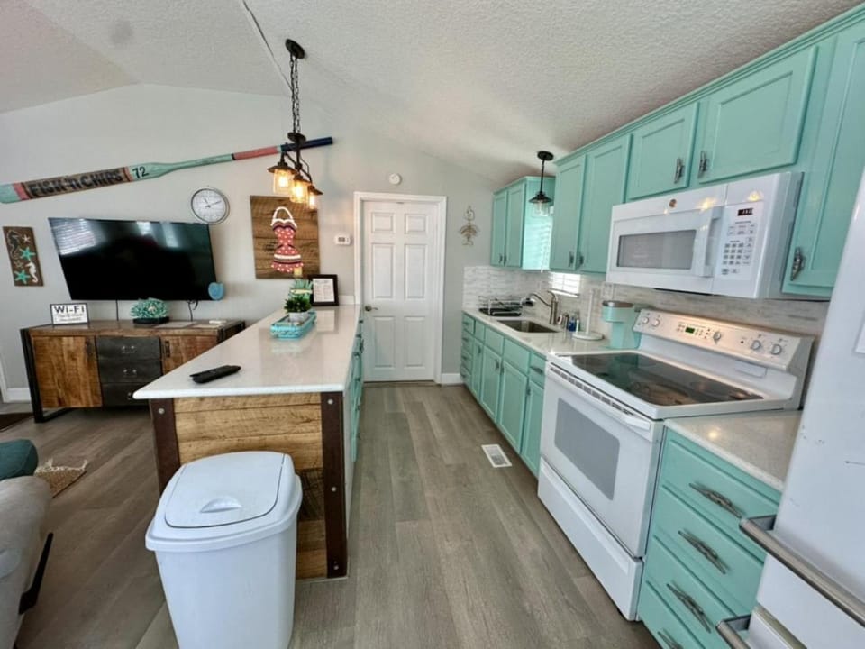 Ocean Lakes, Close to Beach, Golf Cart House in Surfside Beach