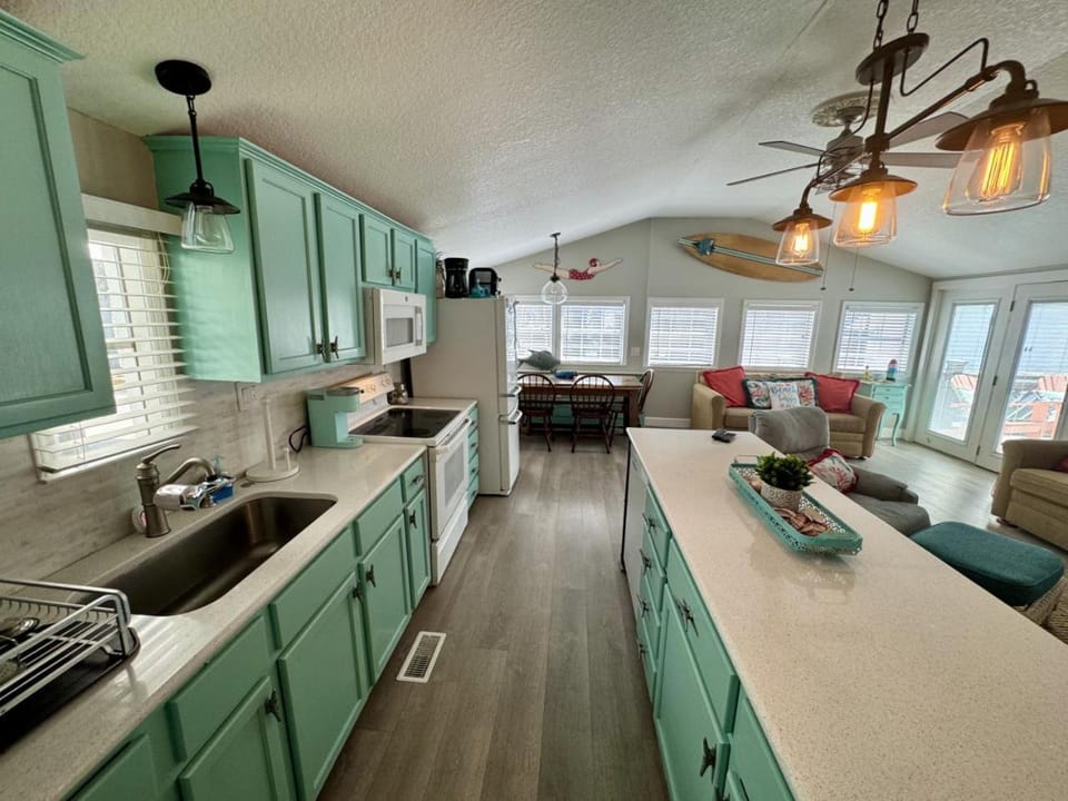 Ocean Lakes, Close to Beach, Golf Cart House in Surfside Beach