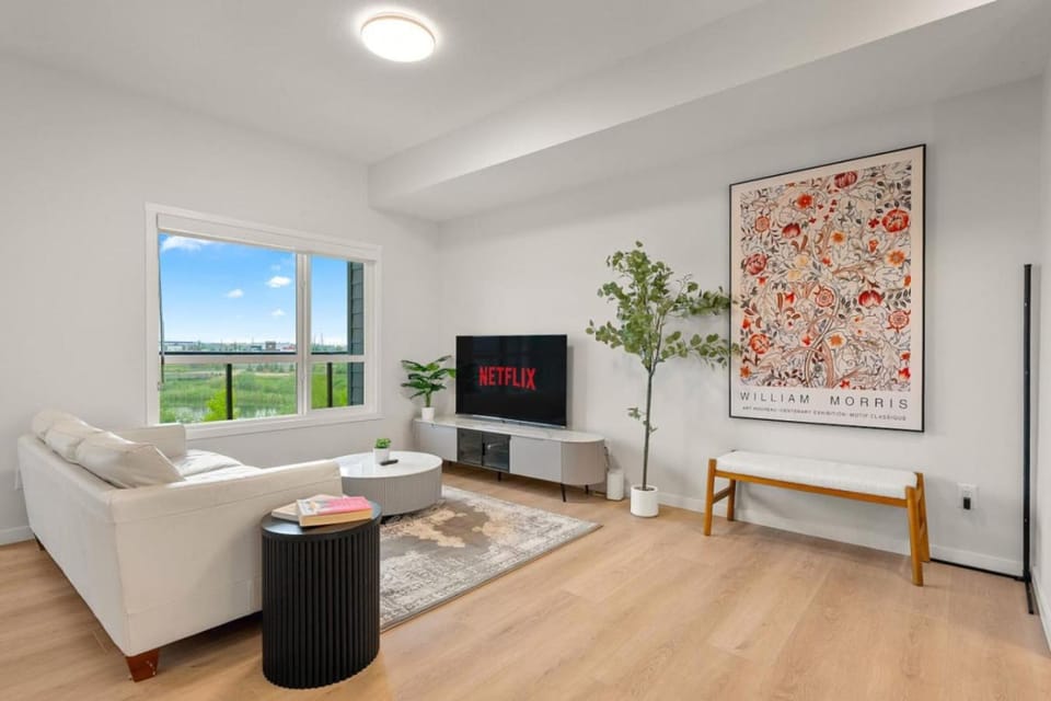 3 Bedroom Luxurious Seton Town Home with Central AC and Lake View House in Calgary