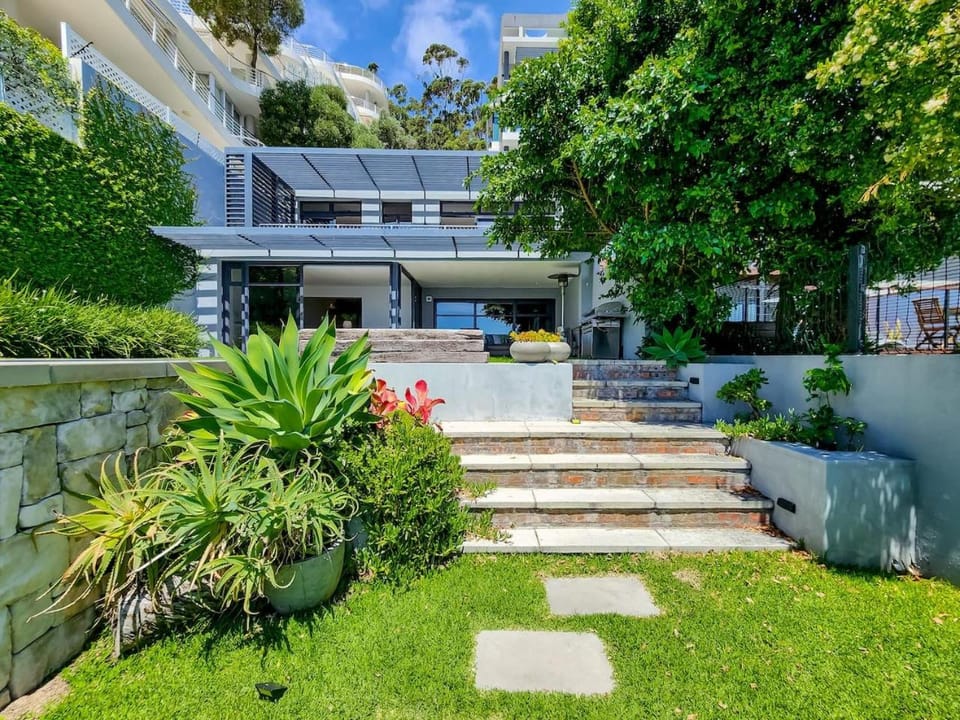 Amazing Condo with Pool Fresnaye Apartment in Sea Point