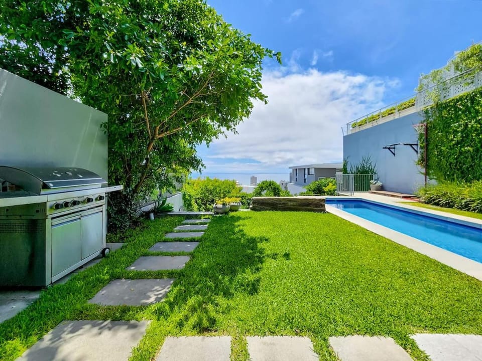 Amazing Condo with Pool Fresnaye Apartment in Sea Point