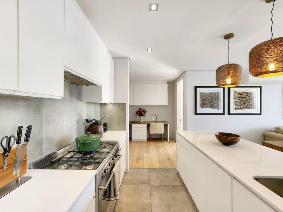 Elegant 2BR Pool Panorama Views Sea Point Apartment in Sea Point