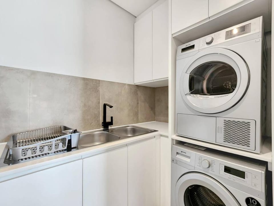 Elegant 2BR Pool Panorama Views Sea Point Apartment in Sea Point