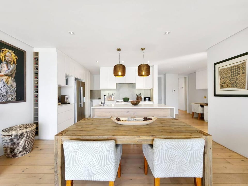 Elegant 2BR Pool Panorama Views Sea Point Apartment in Sea Point