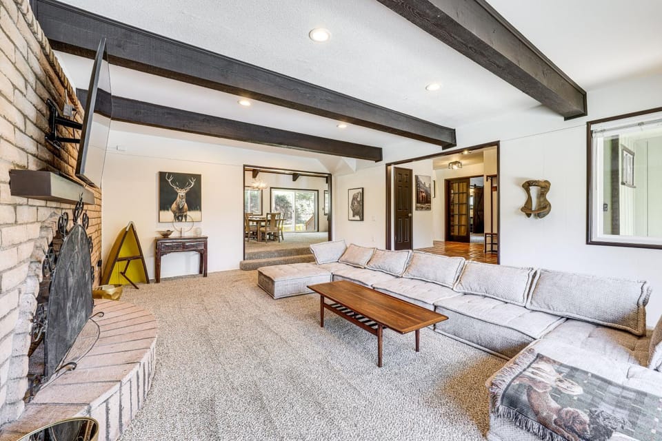 Private Hot Tub at Dog-Friendly Lake Arrowhead Gem House in Lake Arrowhead