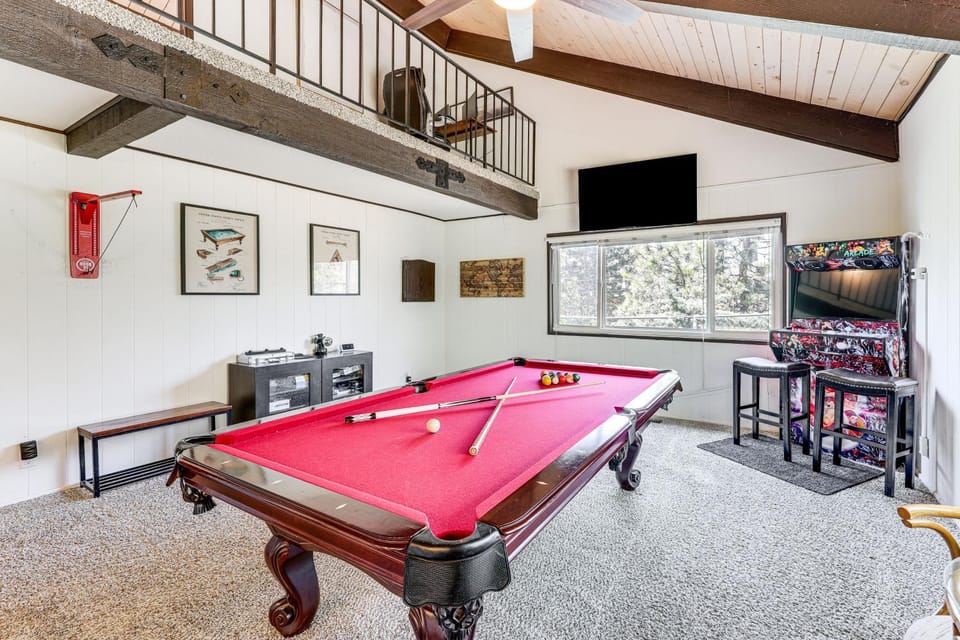 Private Hot Tub at Dog-Friendly Lake Arrowhead Gem House in Lake Arrowhead