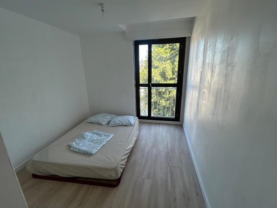 Apartment 8 min Orly, 2 min RER, bus direct Orly Apartment in Île-de-France