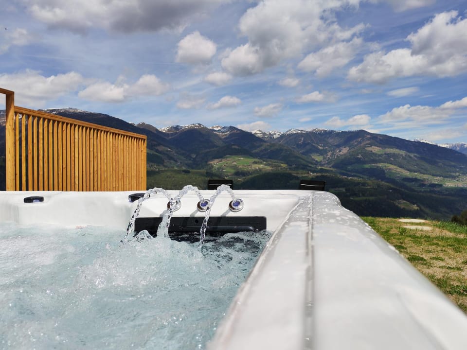 Garden, Hot Tub, Mountain view