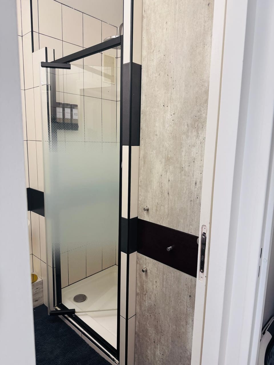 Shower, storage, towels