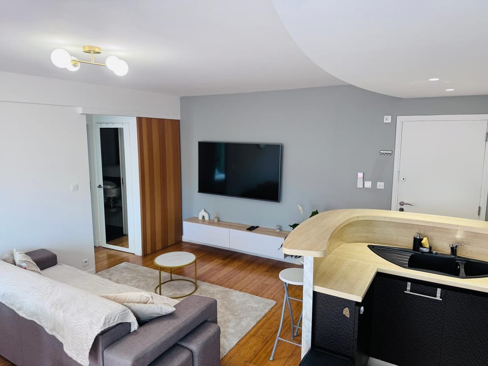 TV and multimedia, Living room, Lounge or bar