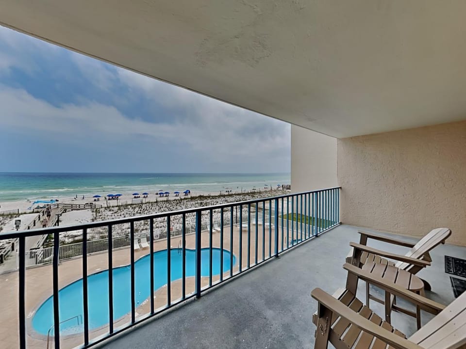 Balcony/Terrace, Beach, Pool view, Sea view, Swimming pool, furniture