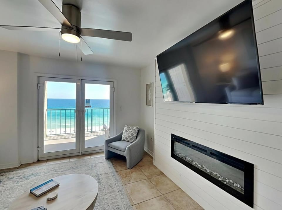 TV and multimedia, Balcony/Terrace, Living room, Sea view, fireplace, furniture
