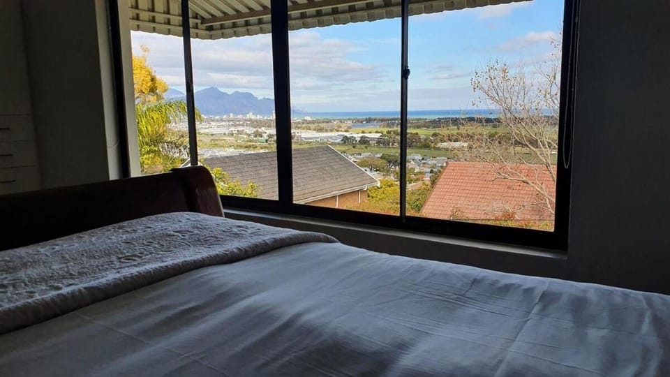 Somerset Breeze House in Cape Town