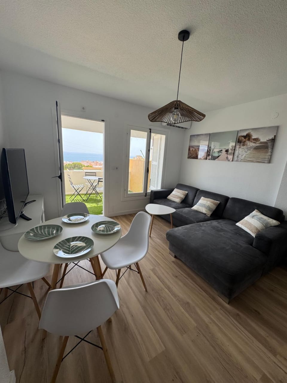 TV and multimedia, Living room, Sea view