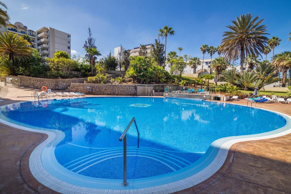 Day, Natural landscape, Pool view, Swimming pool, sunbed