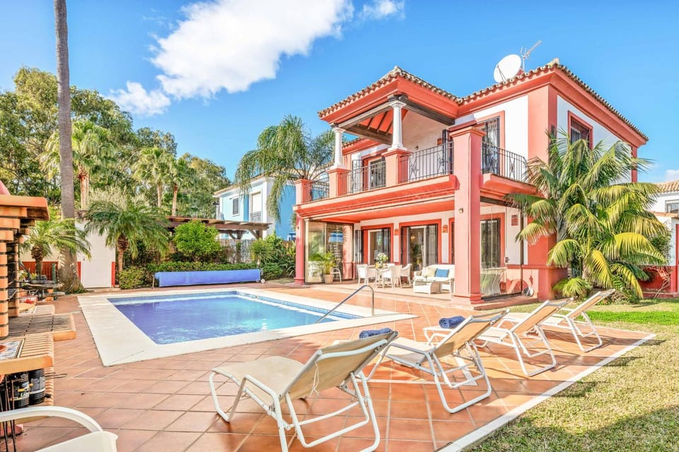 Property building, Other, Swimming pool, sunbed