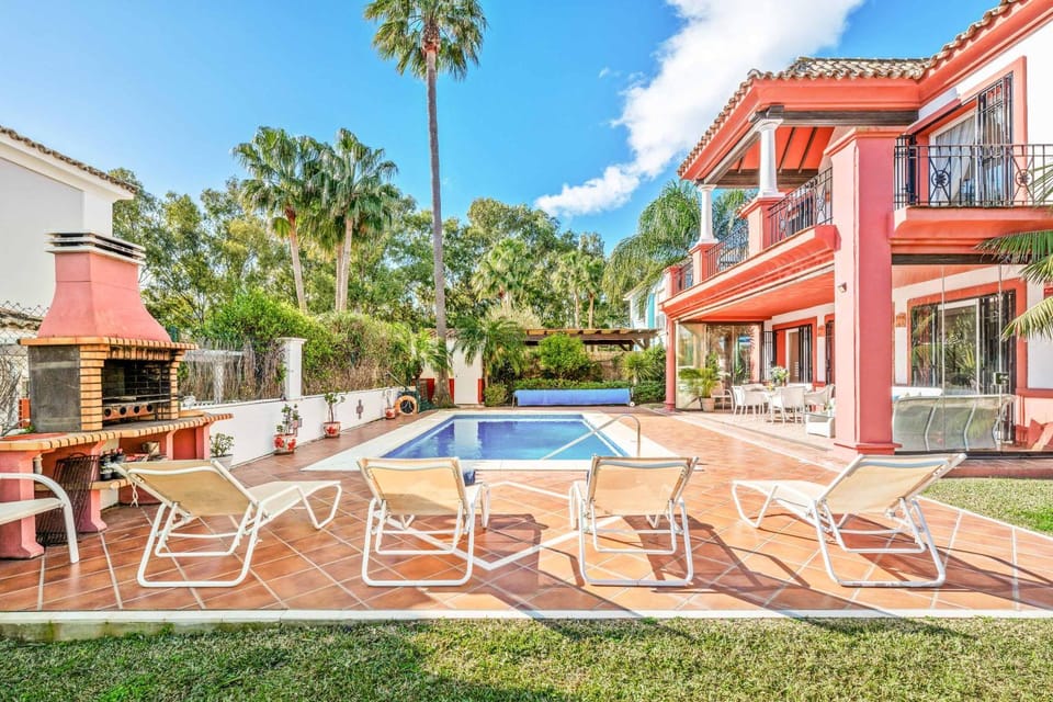 Property building, Other, Swimming pool, sunbed