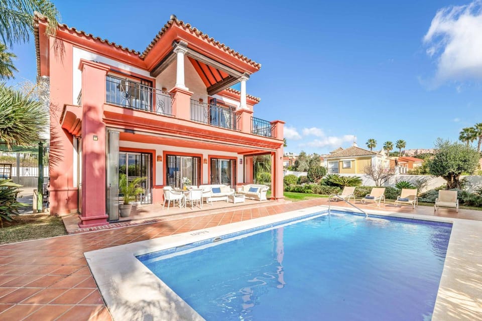 Property building, Other, Swimming pool, sunbed