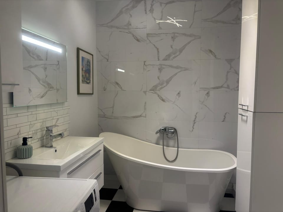 Bathroom, Bath