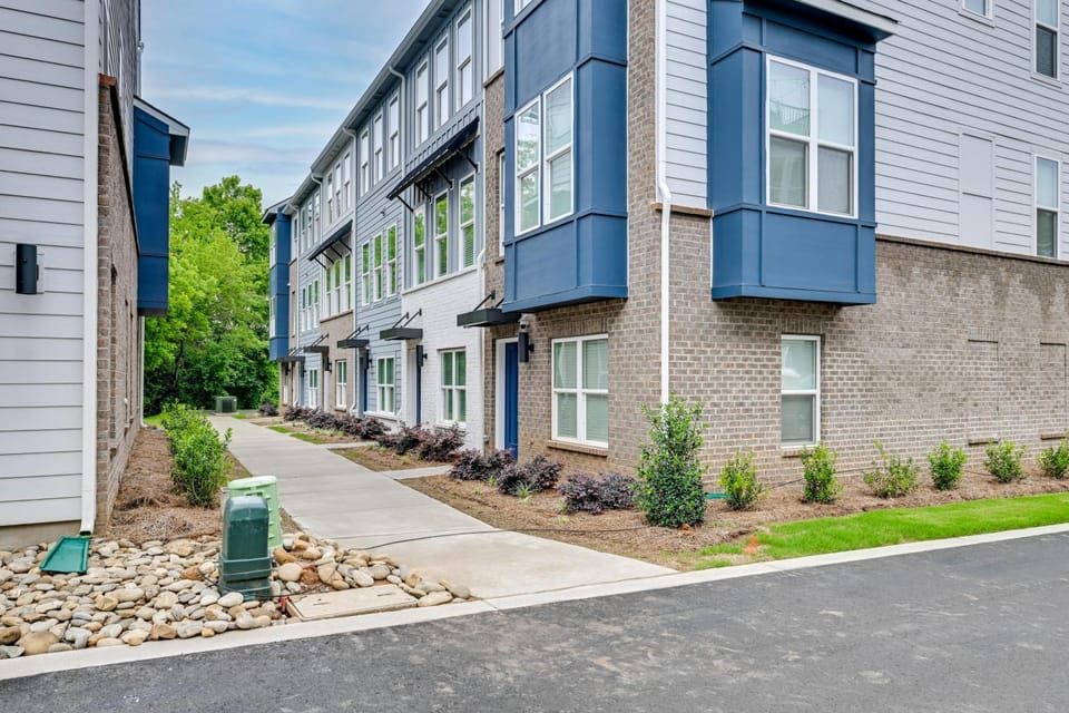 2 Mi to Uptown Charlotte: Family Townhome! House in Charlotte
