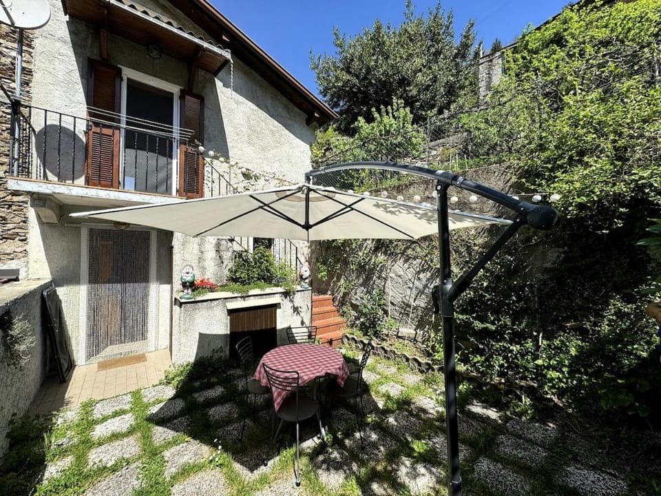 Bellano Cottage - With Private Garden and Garage House in Bellano