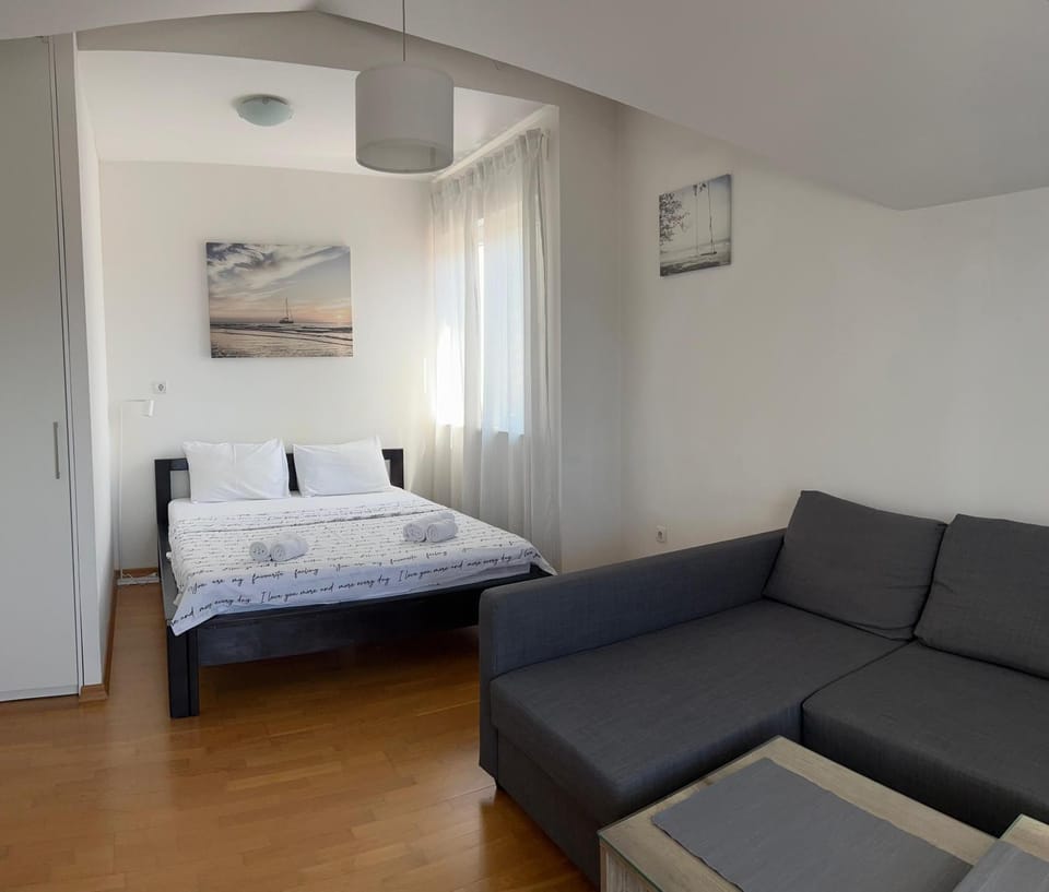 Bed, Living room