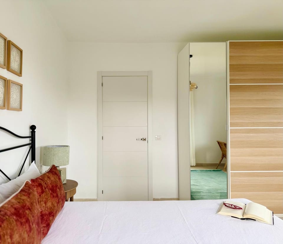 Bed, Photo of the whole room, Bedroom, wardrobe