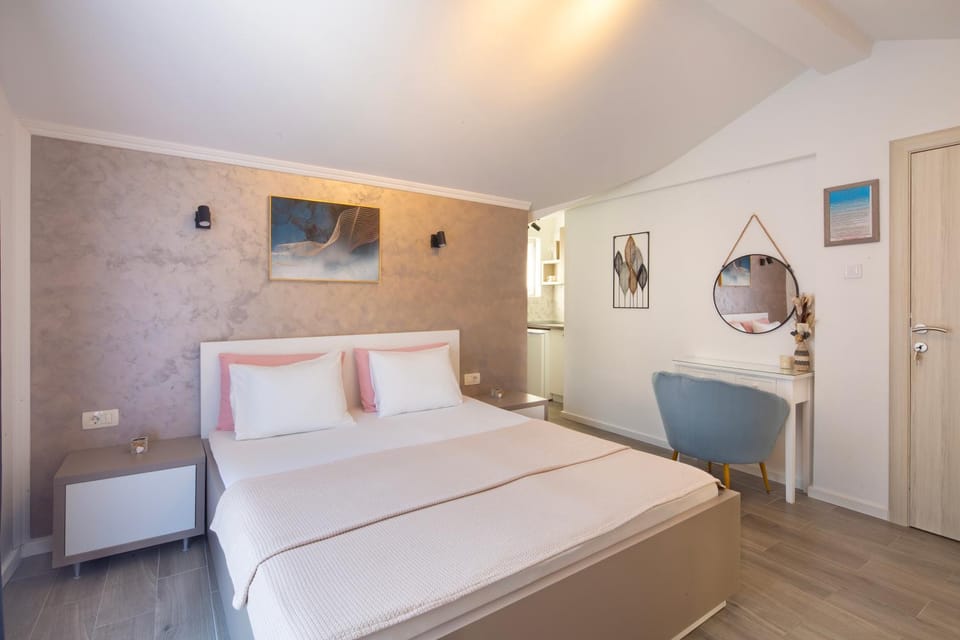 Bed, Photo of the whole room