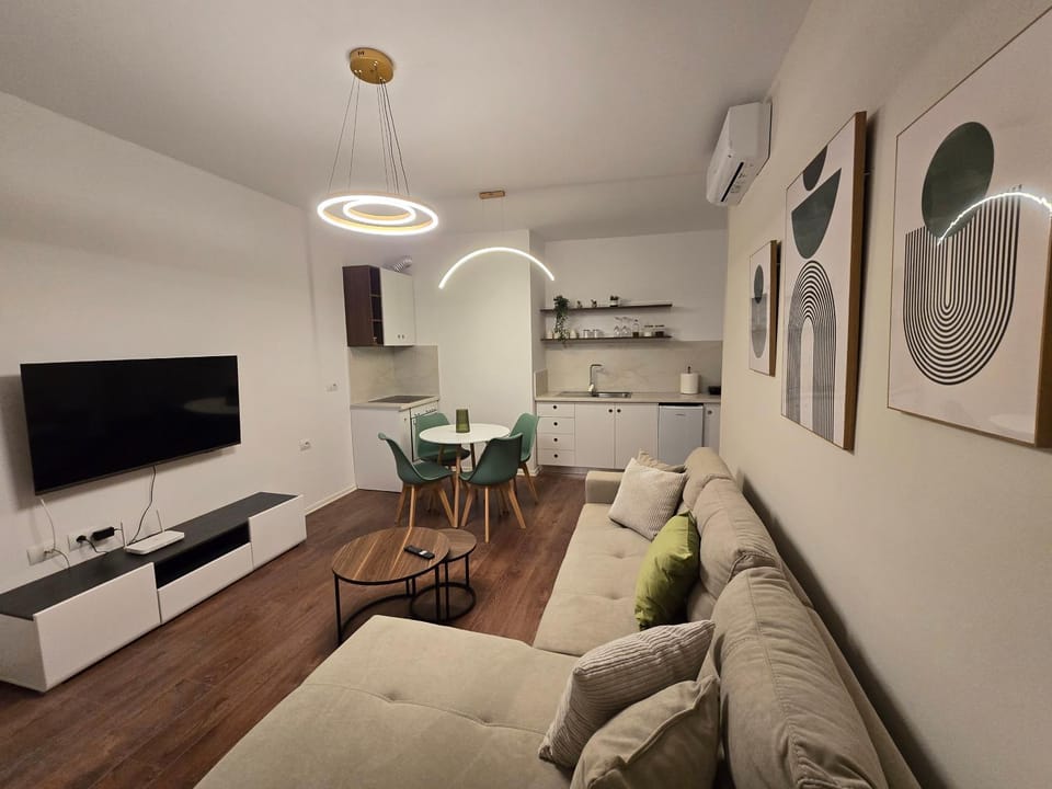 TV and multimedia, Kitchen or kitchenette, Living room, Seating area