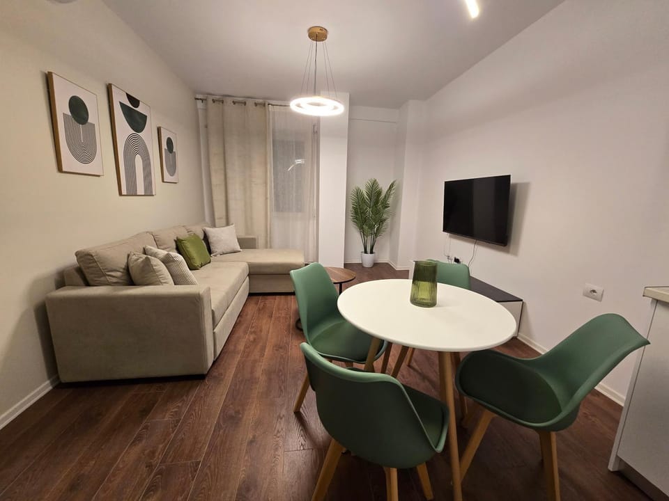 TV and multimedia, Living room, Seating area, Dining area, Evening entertainment