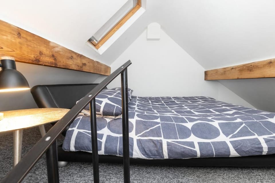 Very Spacious 2 Bath Free Parking House in Liverpool