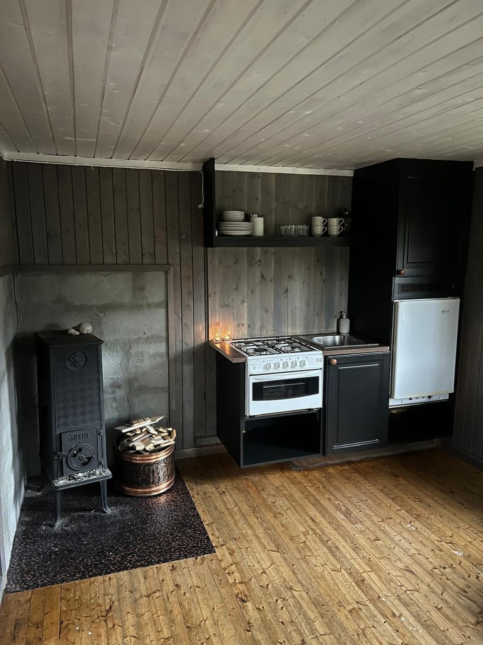 Kitchen or kitchenette, stove