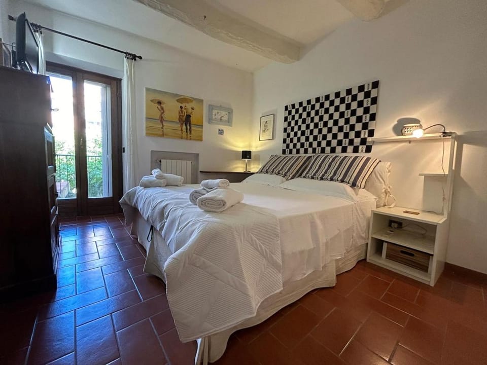 Bed, Photo of the whole room, Bedroom, towels, wardrobe