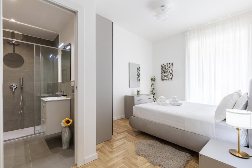 Shower, Bed, Bathroom, Photo of the whole room, Bedroom