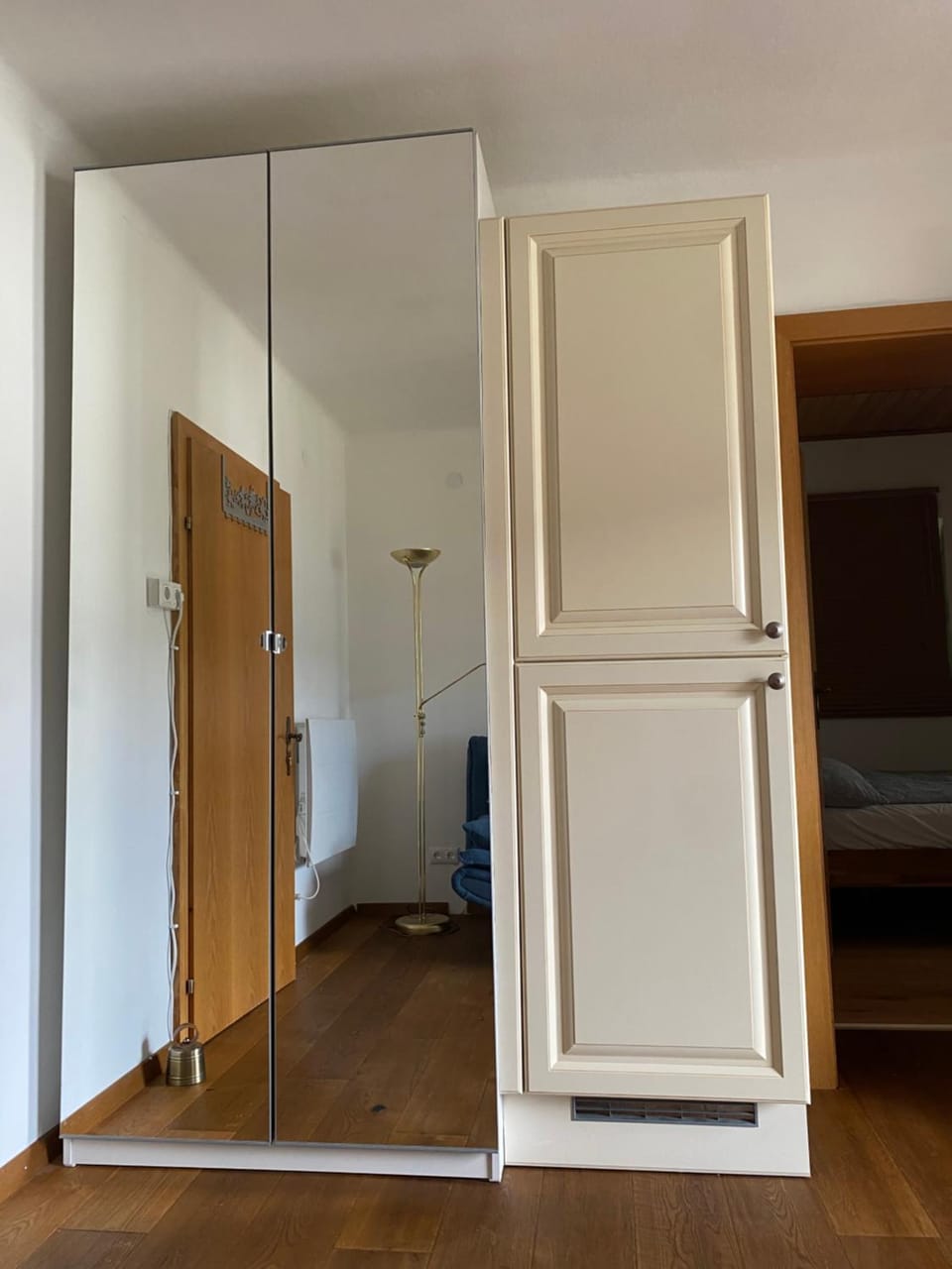 Photo of the whole room, wardrobe
